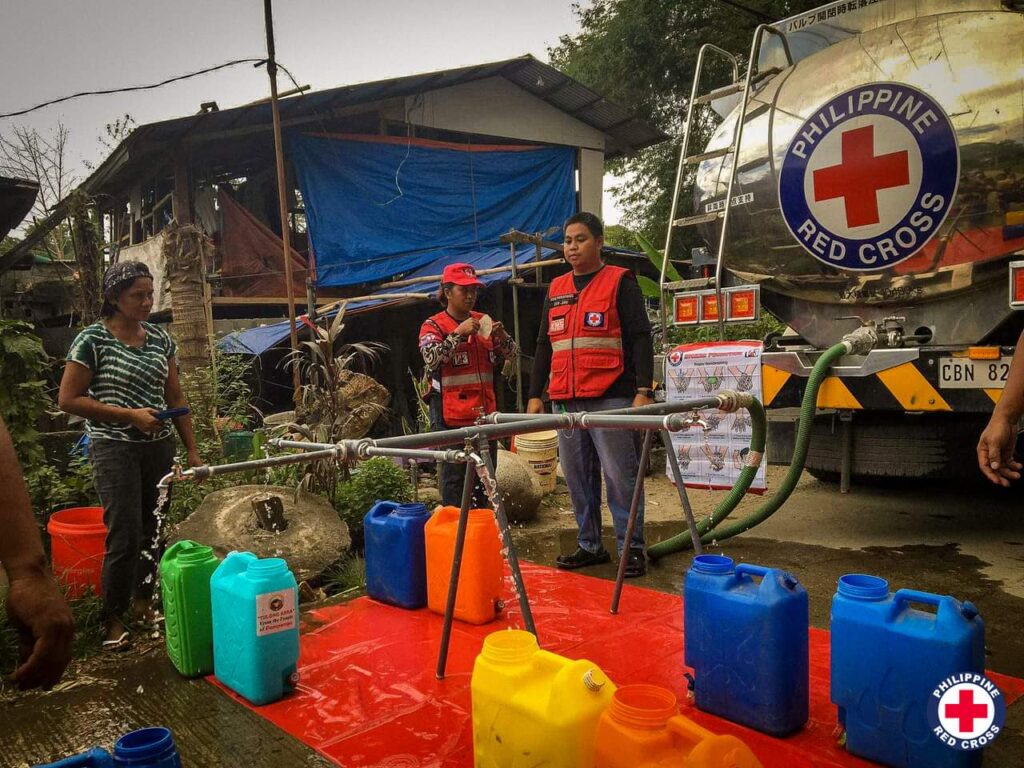 Philippine Red Cross Naghatid Ng Malinis Na Tubig Sa Mga Residenteng