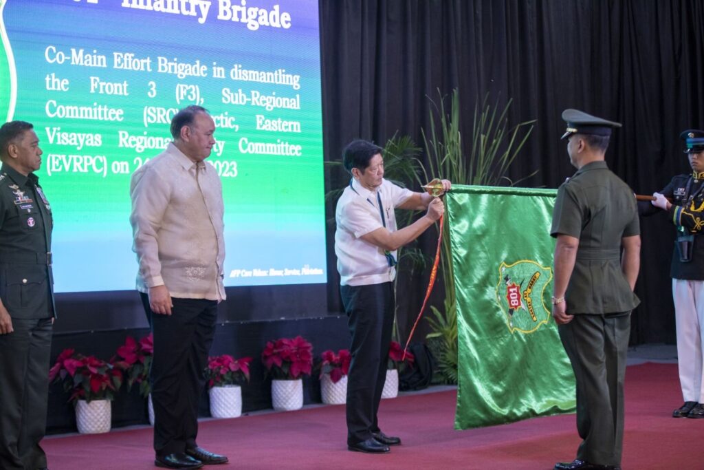 Mga Natatanging Afp Unit Pinarangalan Ng Pangulo Sa Command Conference