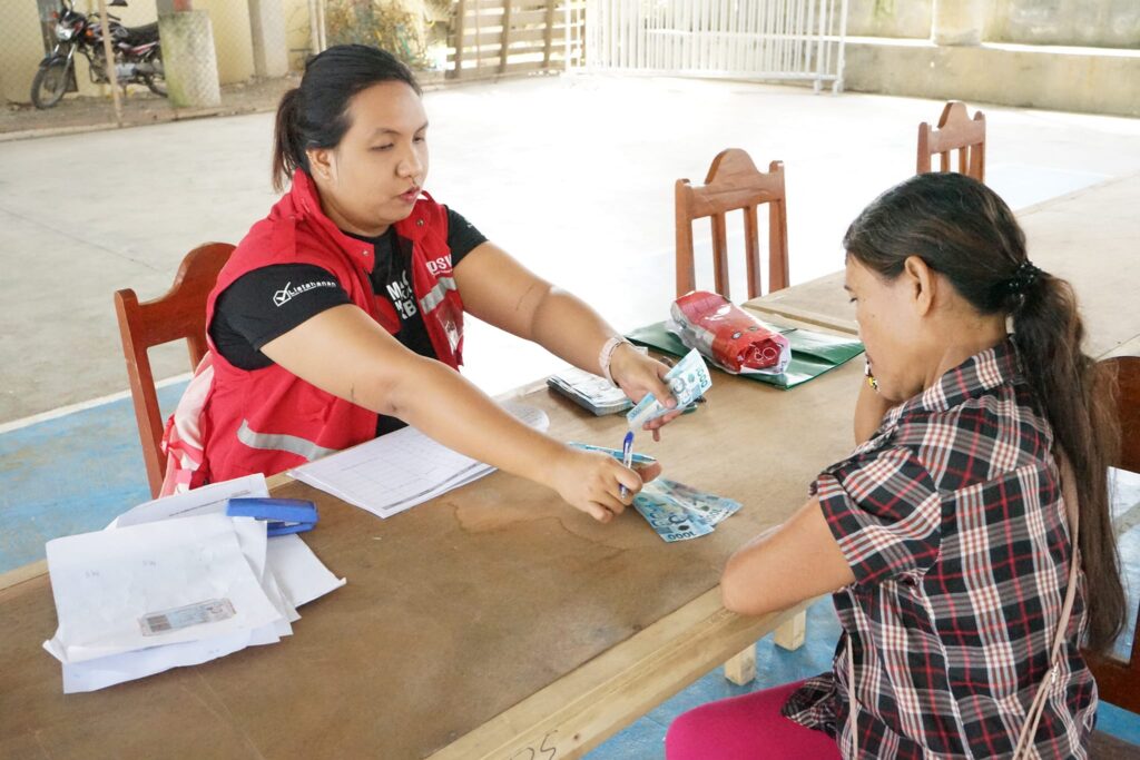 DSWD Namahagi Ng Tulong Pinansyal Sa Mga Pamilya Sa Agusan Del Sur