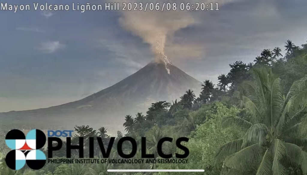 Alert Level 3 Itinaas Na Sa Bulkang Mayon Evacuation Sa 6km Danger Zone Inirekomenda Na 6293