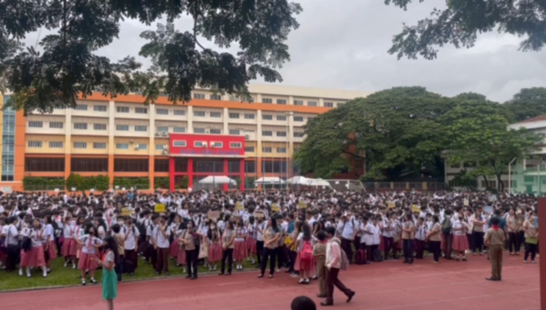 Mga Nagbalik Eskwelang Mag Aaral Sa Rizal High School Pasig City
