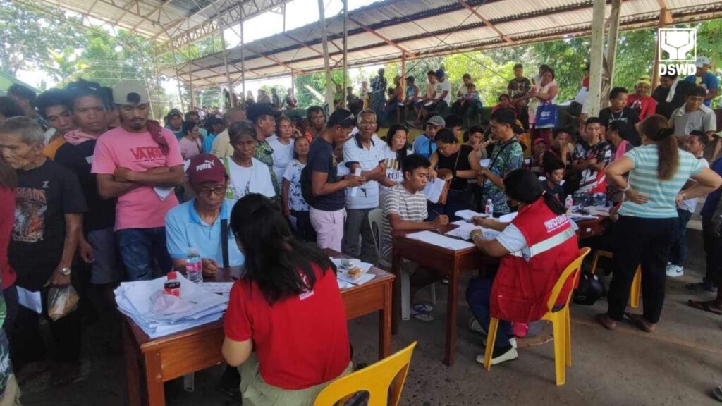 DSWD, Namahagi Ng Cash Aid Sa Higit 2,000 Disaster-hit Families Sa ...